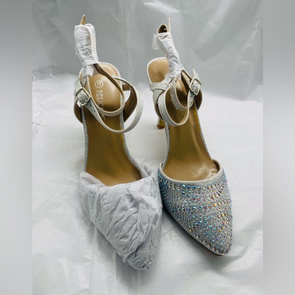 Delicacy brand brand shoe Silver shoe with shine size 81/2